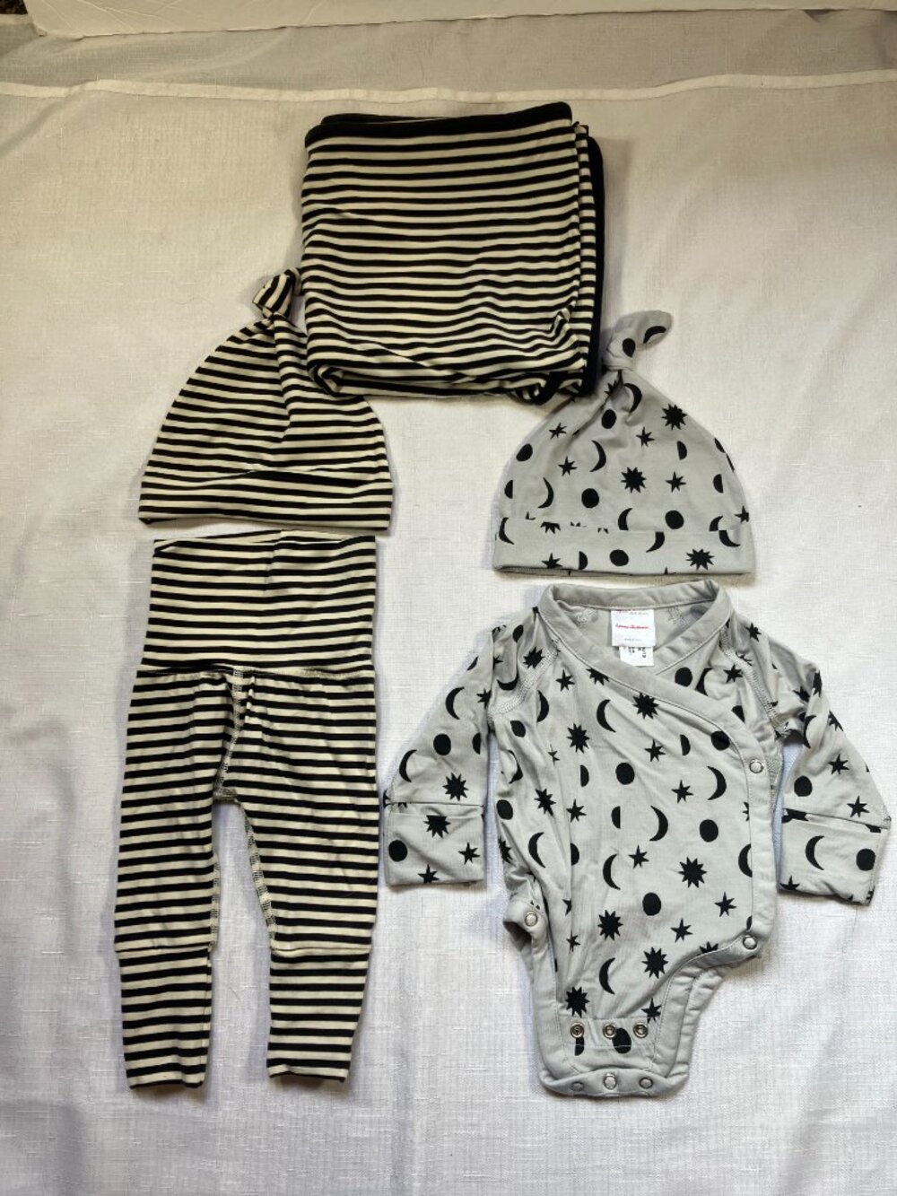 NWOT Hanna Andersson Bundle, Blanket, Onesie, Joggers and 2 Hats, 0-3 Months